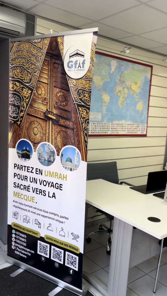 Roll-up imprimé créé par Dine First pour une agence de voyage Omra